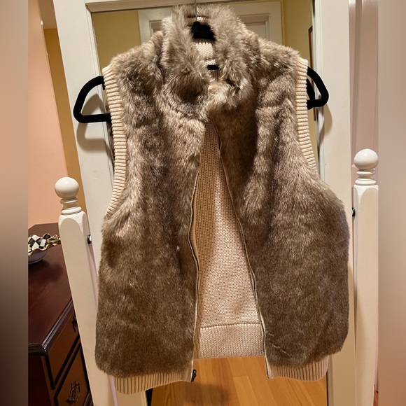 Jackets & Blazers - Reversible fur vest